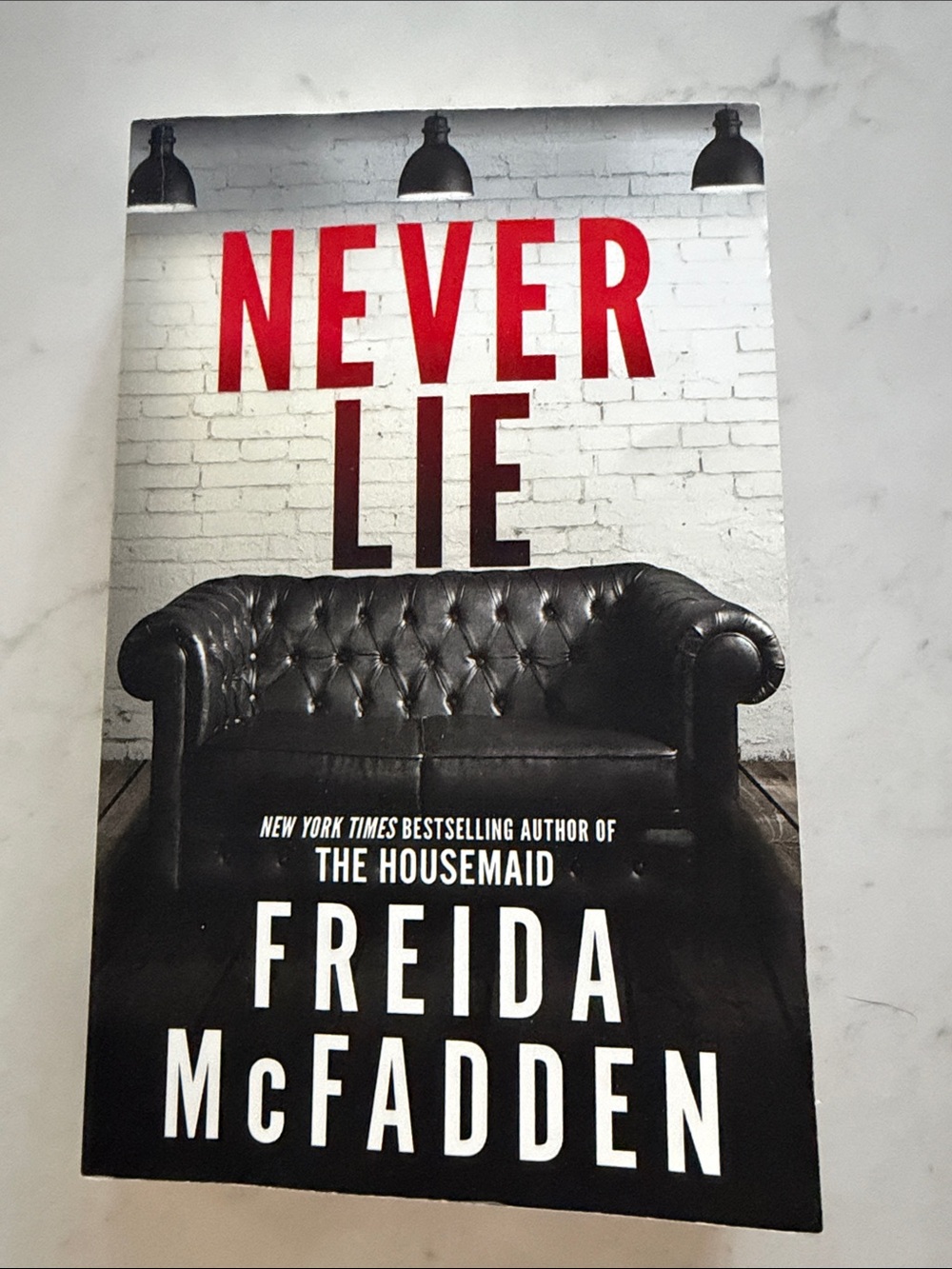 Never Lie by Freida McFadden — Paperback Thriller in Black, White & Red